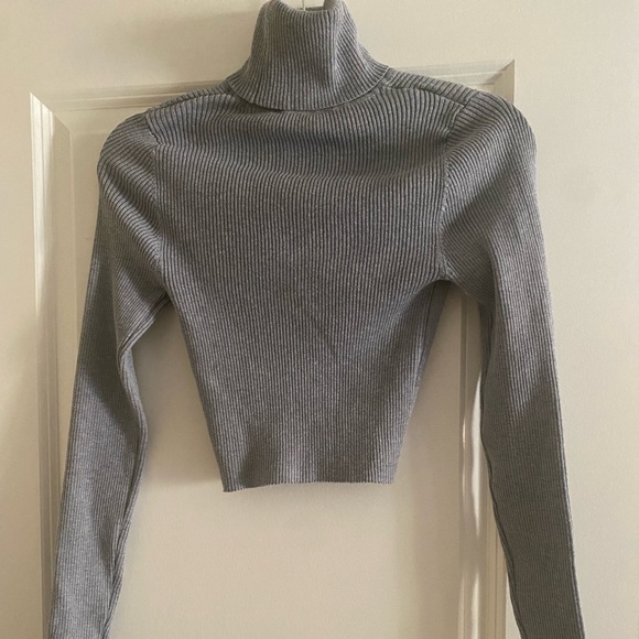 GREY TURTLENECK TOP - Picture 1 of 6